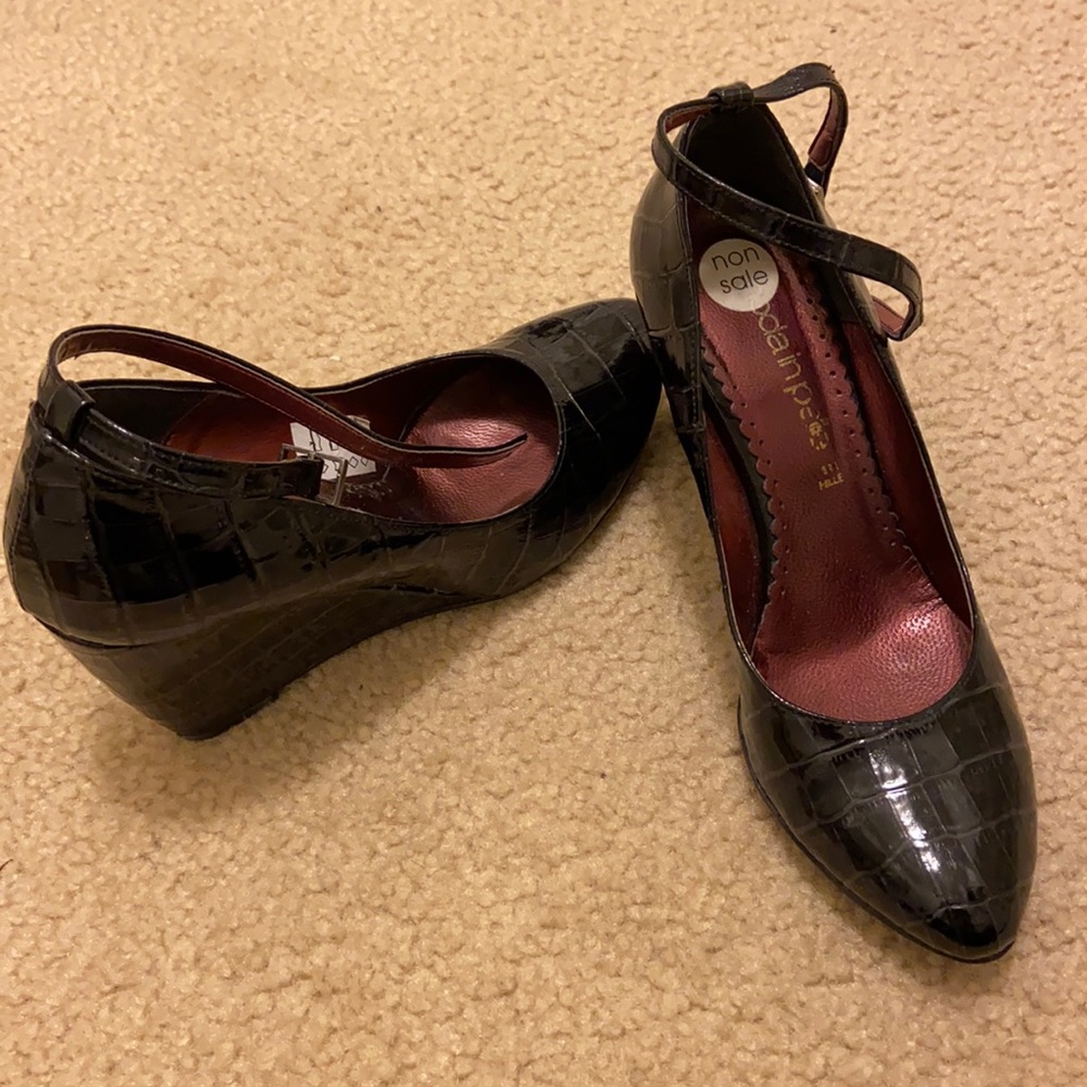 Great condition size 38 wedges